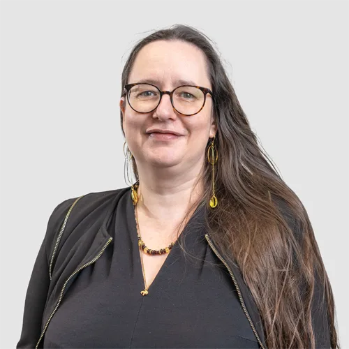 Portraitbild von Elvira Trösch, Projekte und Kundensupport