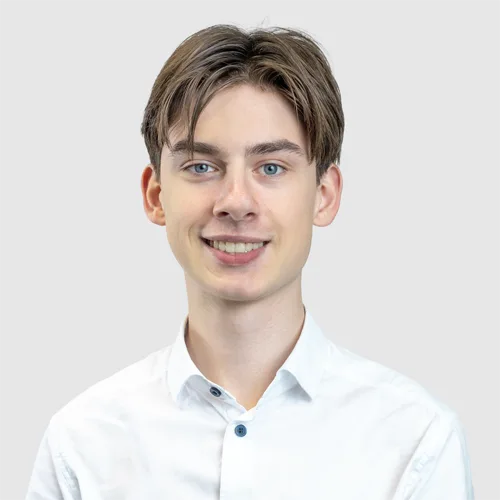 Portraitbild von Maksymilian Bielec, Lernender Informatiker EFZ Plattformentwicklung